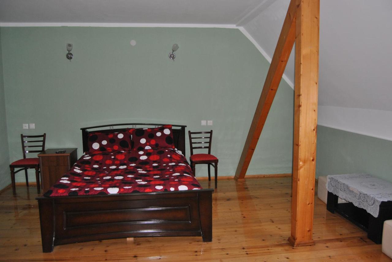 Galavnis Kari Hotel Сигнахи Екстериор снимка